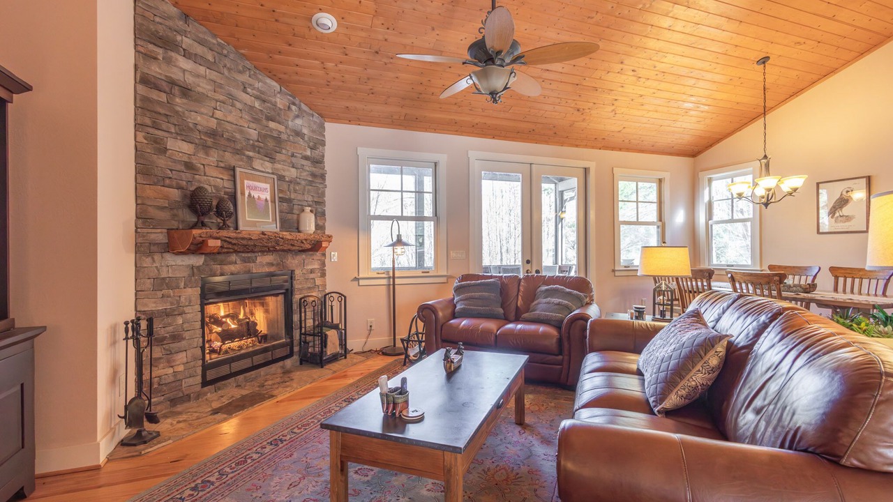 Photo of Livingroom in Bear Lake Reserve