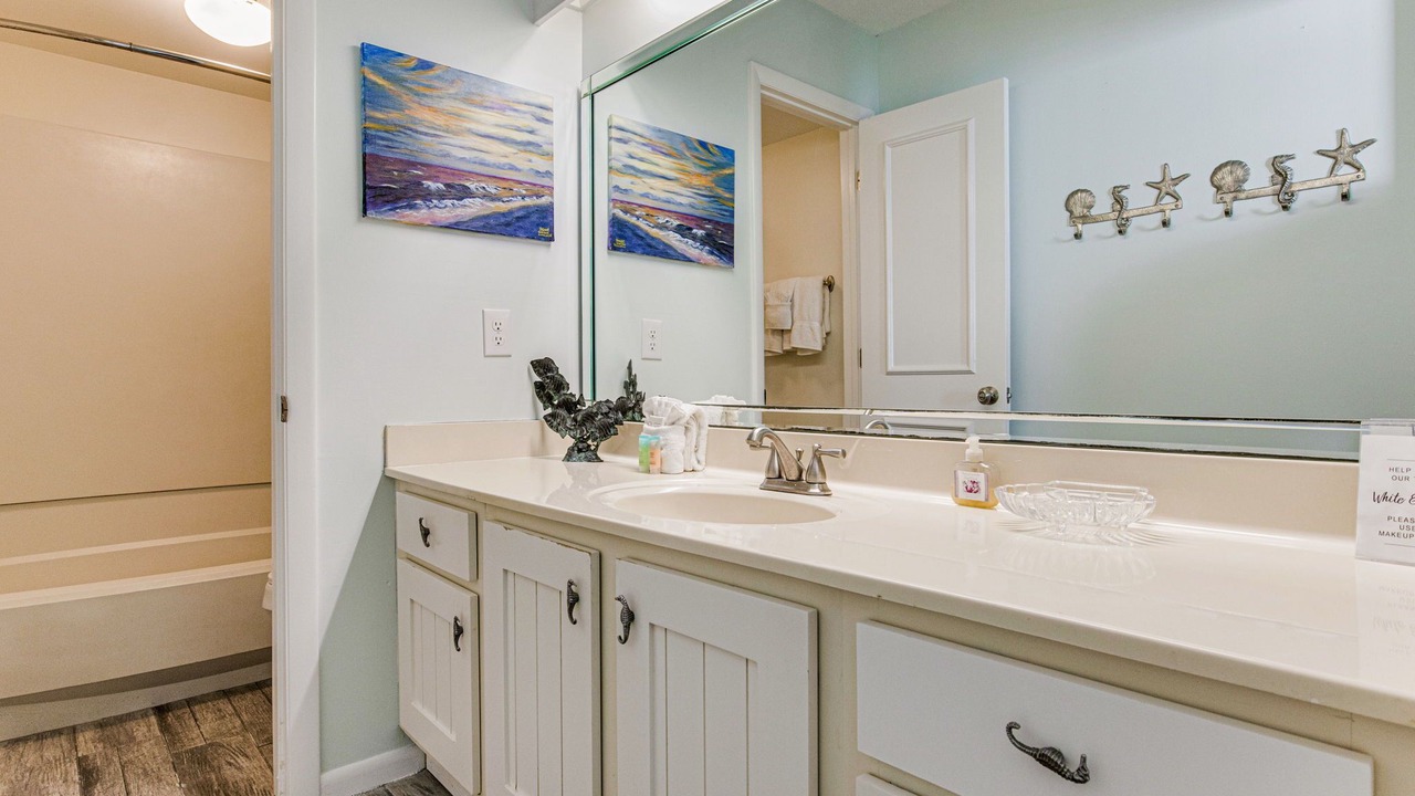 Photo of Bathroom in Orange Beach East
