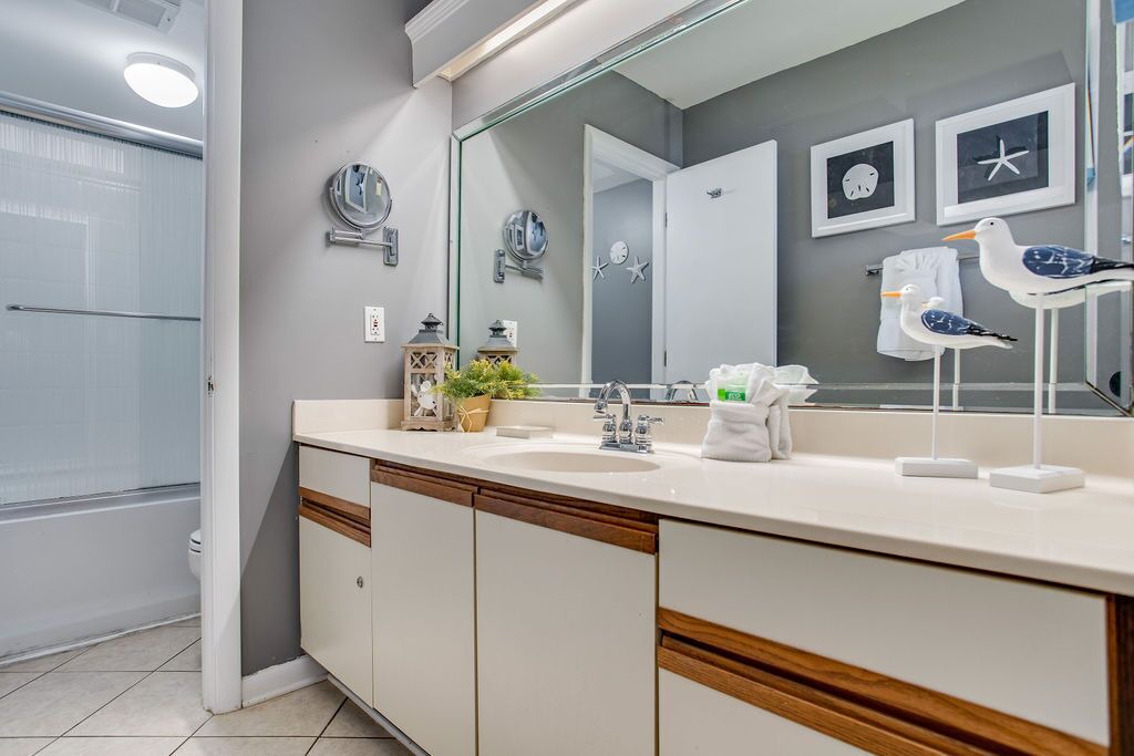 Photo of Bathroom in Orange Beach East