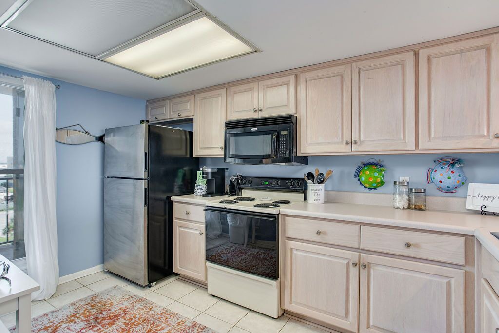 Photo of Kitchen in Orange Beach East
