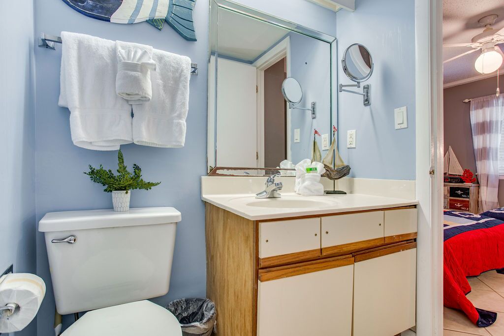 Photo of Bathroom in Orange Beach East