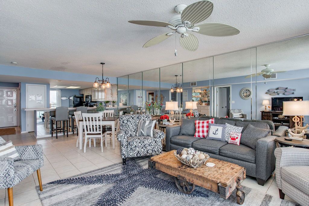 Photo of Livingroom in Orange Beach East