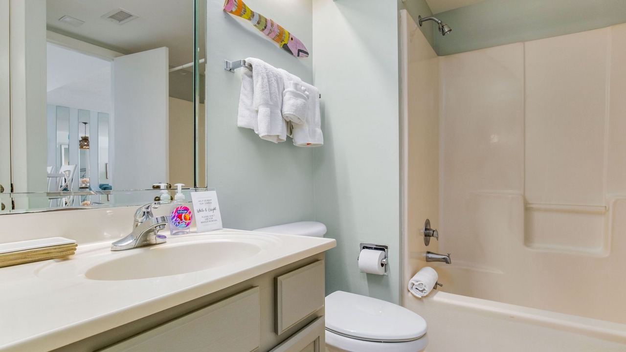 Photo of Bathroom in Orange Beach East