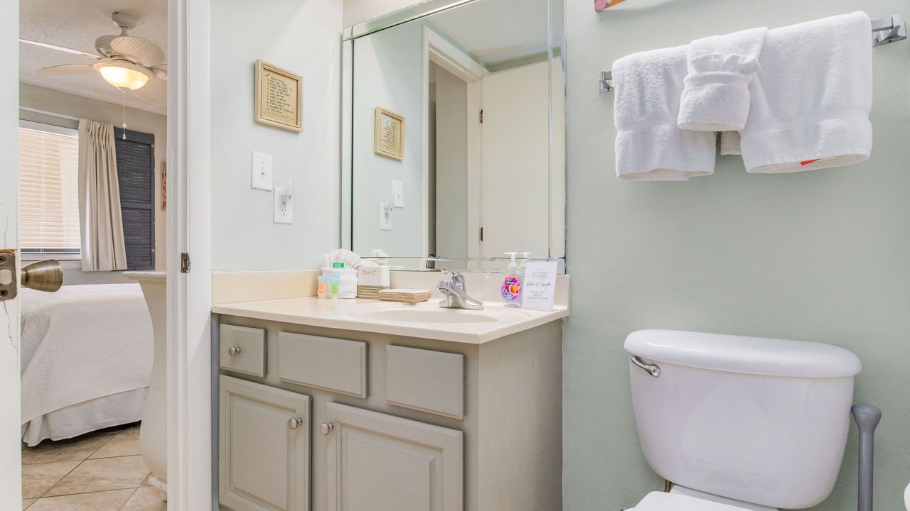 Photo of Bathroom in Orange Beach East