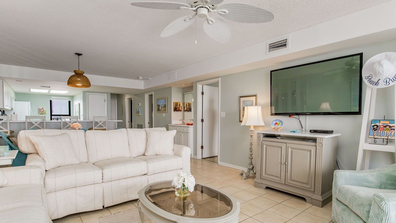Photo of Livingroom in Orange Beach East