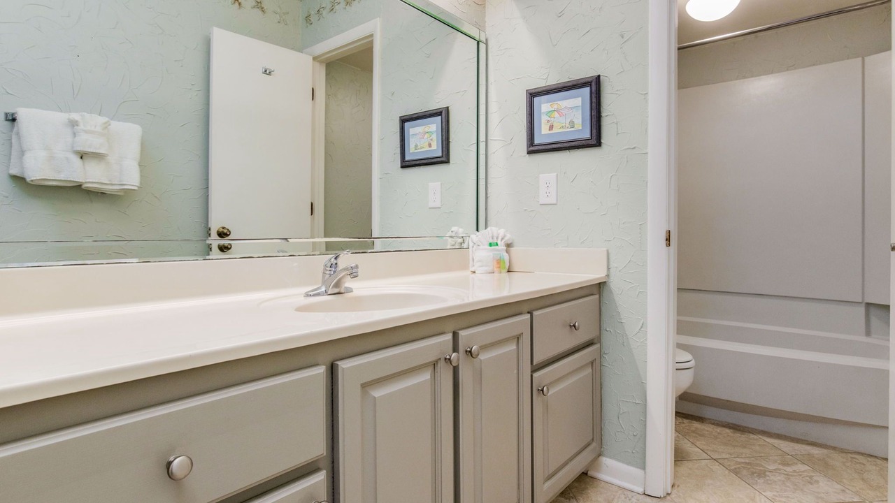 Photo of Bathroom in Orange Beach East