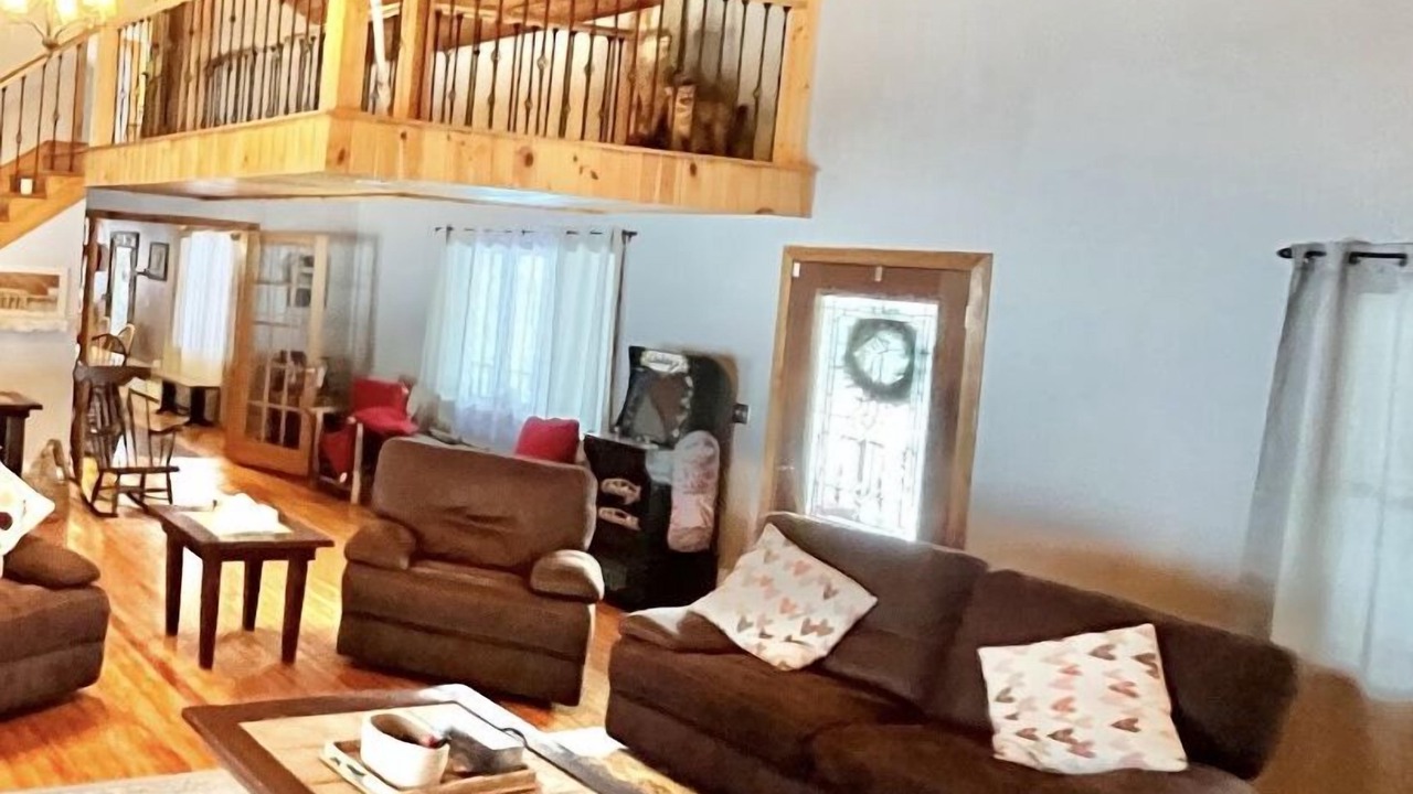 Photo of Livingroom in Clemons