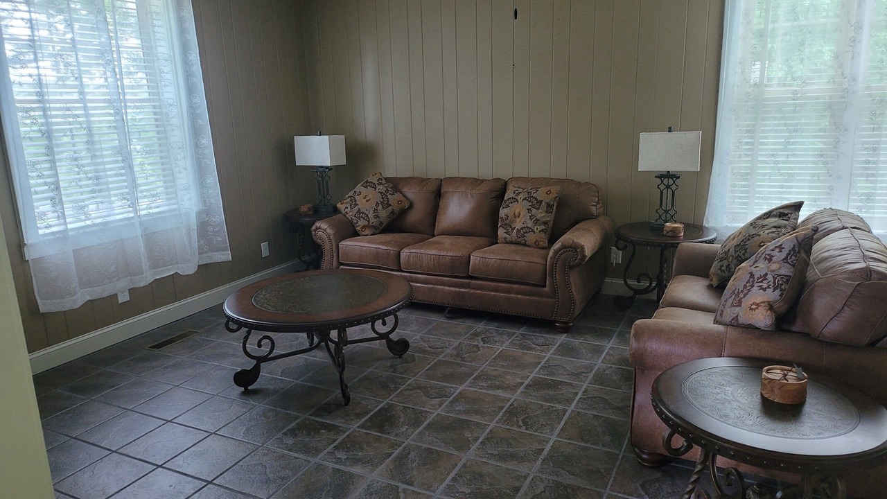 Photo of Livingroom in Guntersville