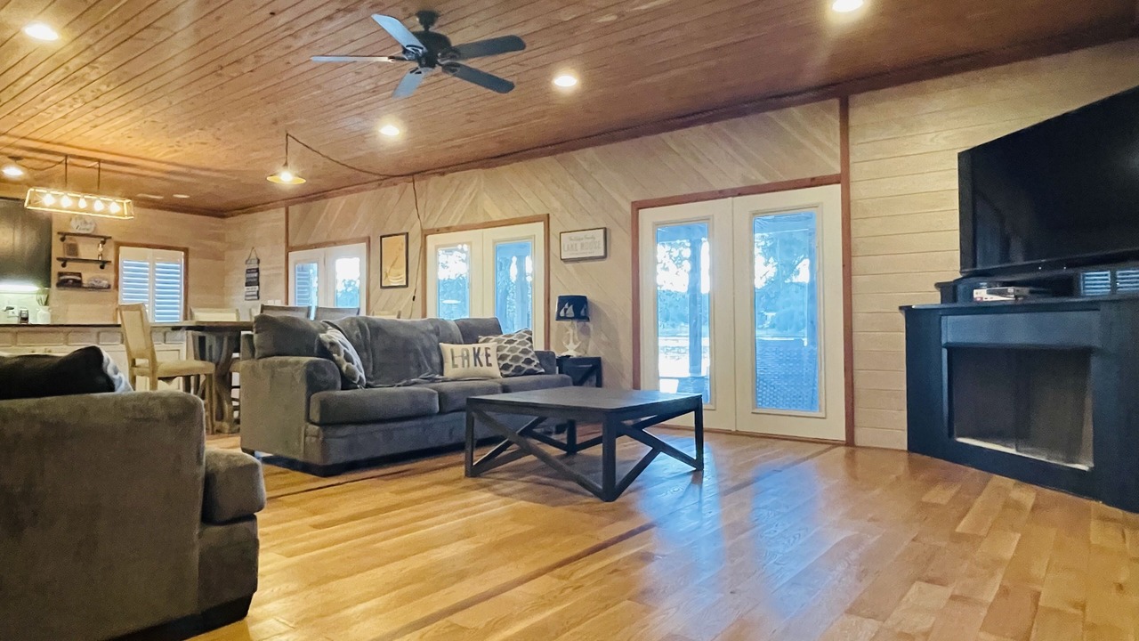 Photo of Livingroom in Guntersville