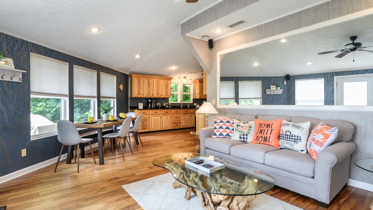 Photo of Livingroom in Mars Hill