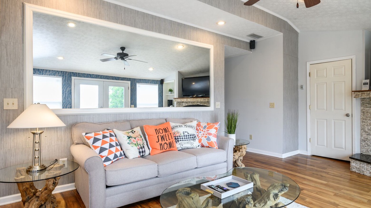 Photo of Livingroom in Mars Hill