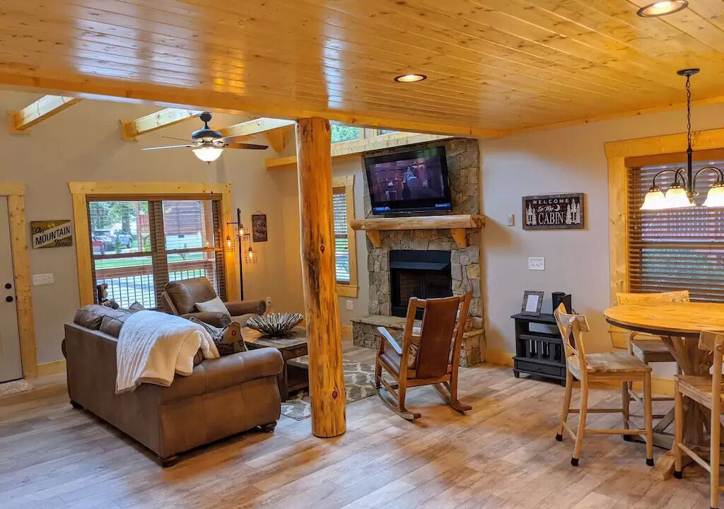 Photo of Livingroom in Maggie Valley