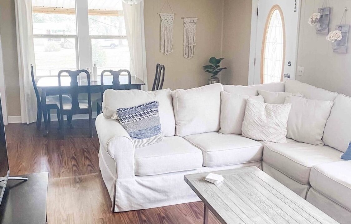 Photo of Livingroom in Guntersville