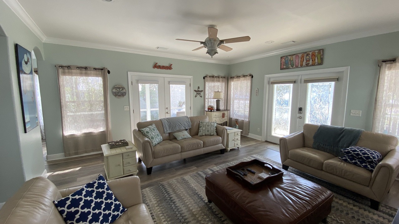 Photo of Livingroom in Crystal Beach