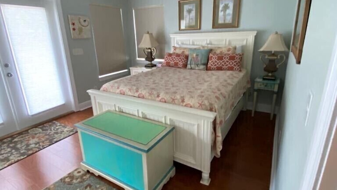 Photo of Bedroom in Crystal Beach