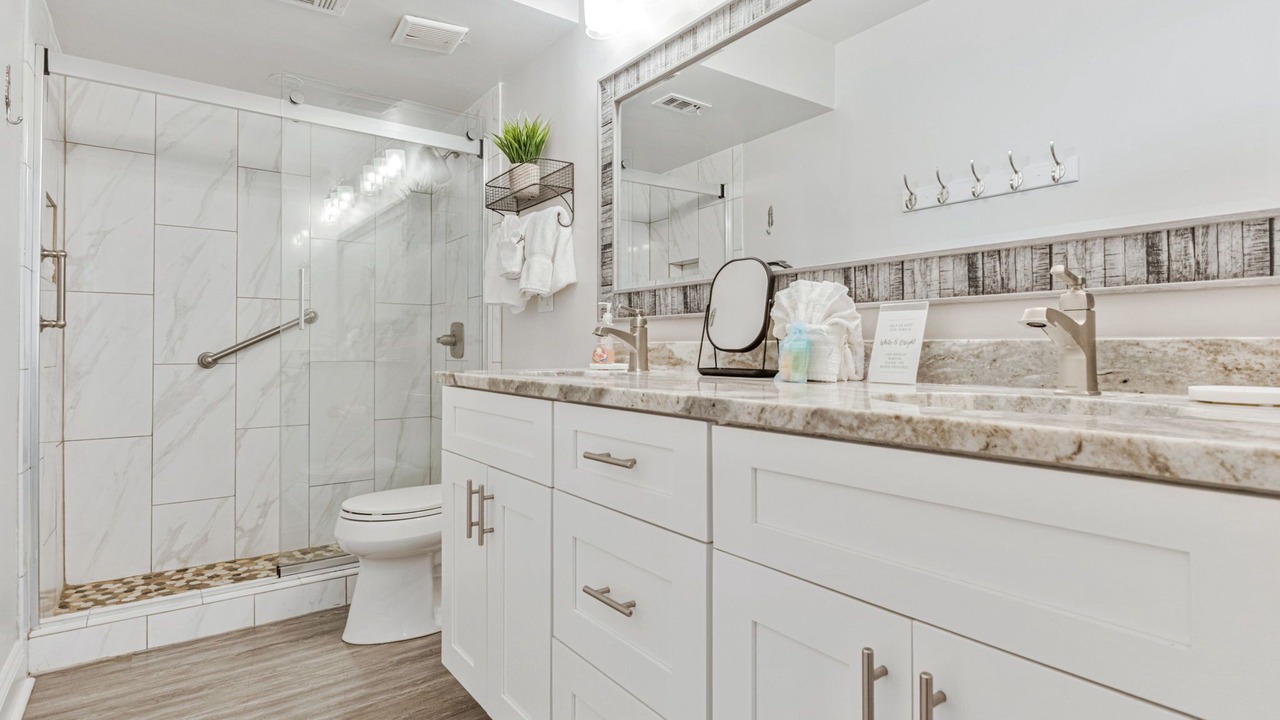 Photo of Bathroom in Orange Beach East