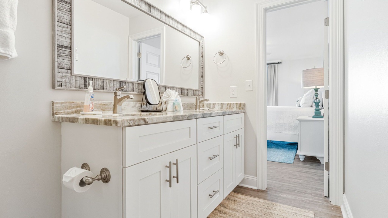 Photo of Bathroom in Orange Beach East