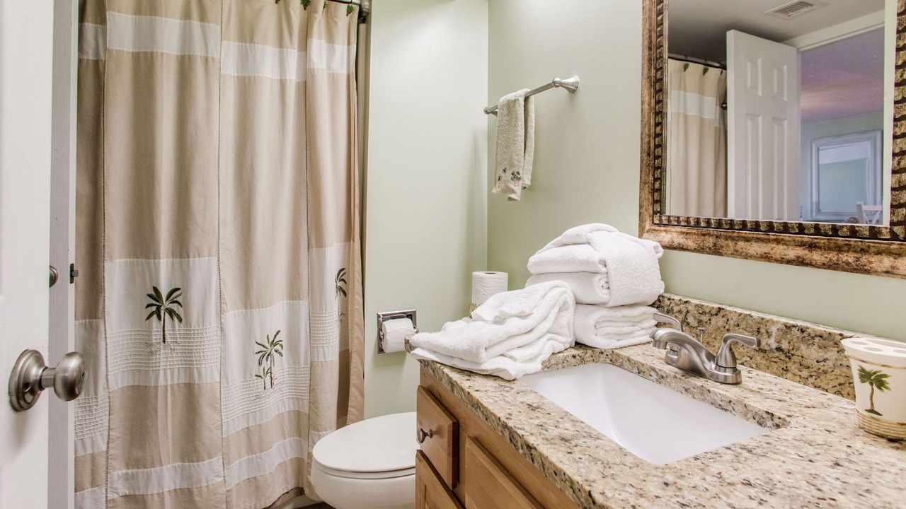 Photo of Bathroom in Orange Beach East
