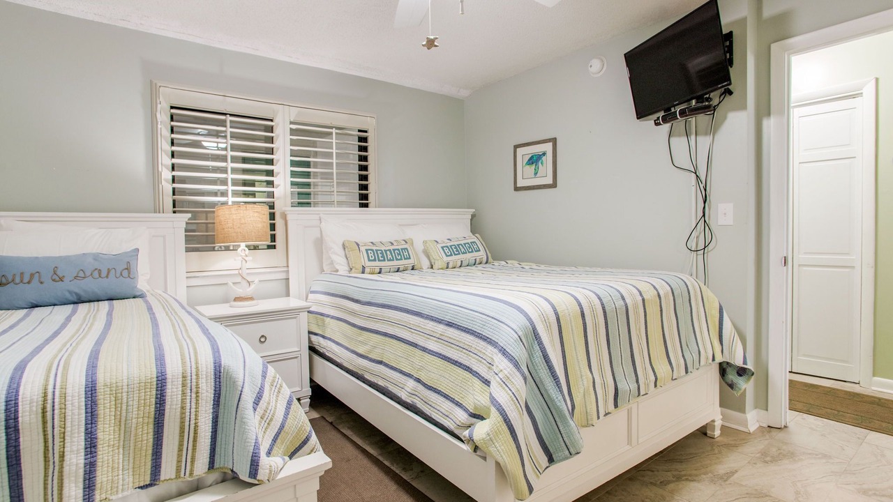 Photo of Bedroom in Orange Beach East
