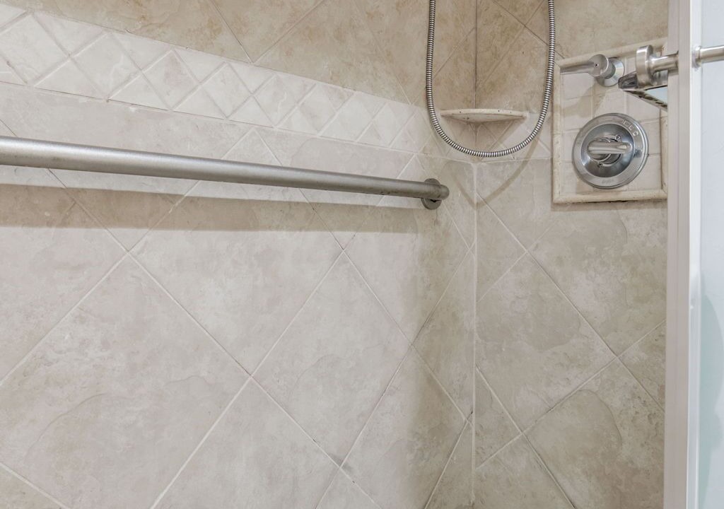 Photo of Bathroom in Orange Beach East