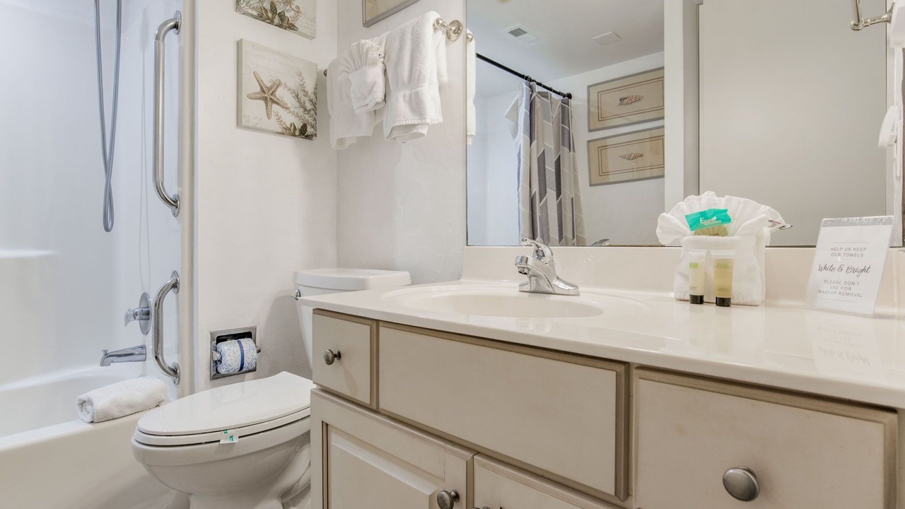 Photo of Bathroom in Orange Beach East