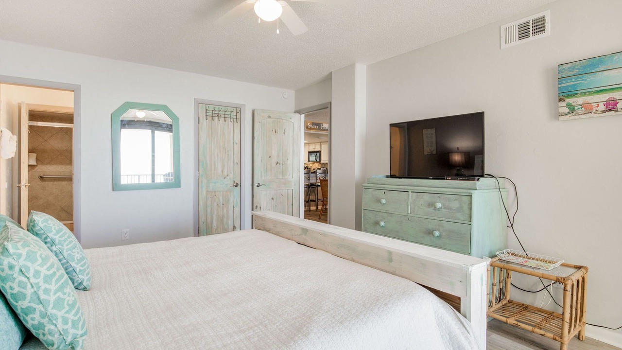Photo of Bedroom in Orange Beach East