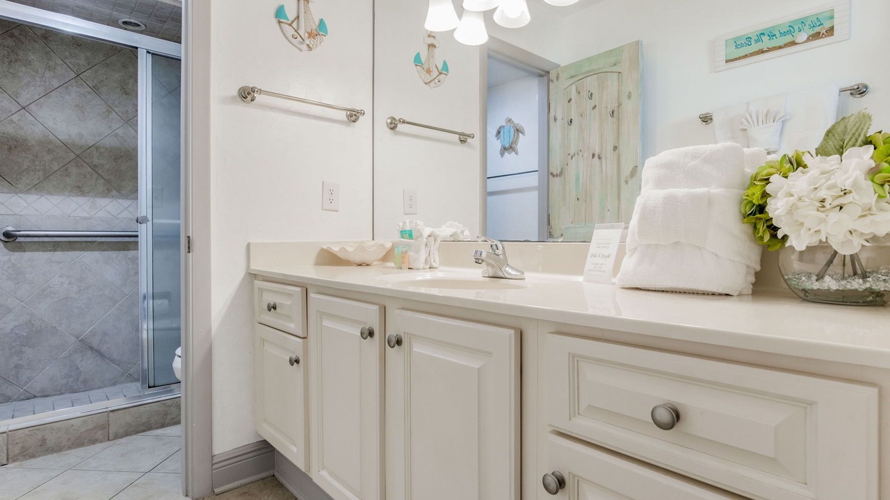 Photo of Bathroom in Orange Beach East