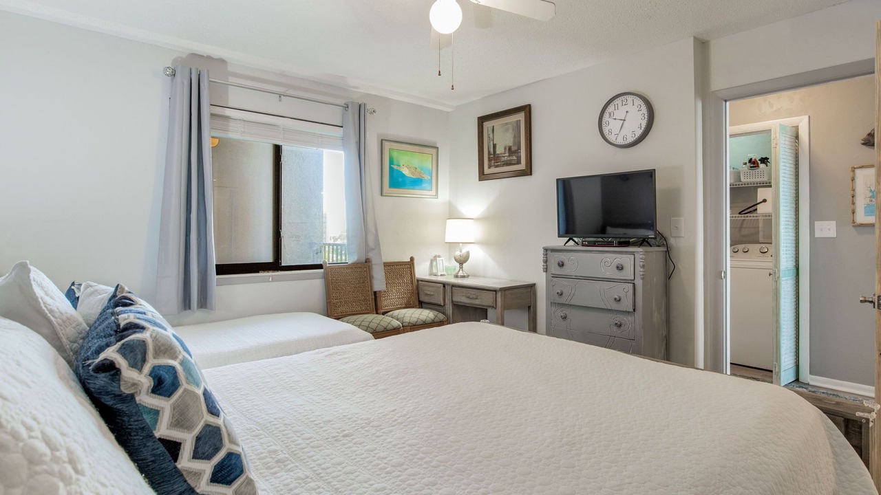 Photo of Bedroom in Orange Beach East