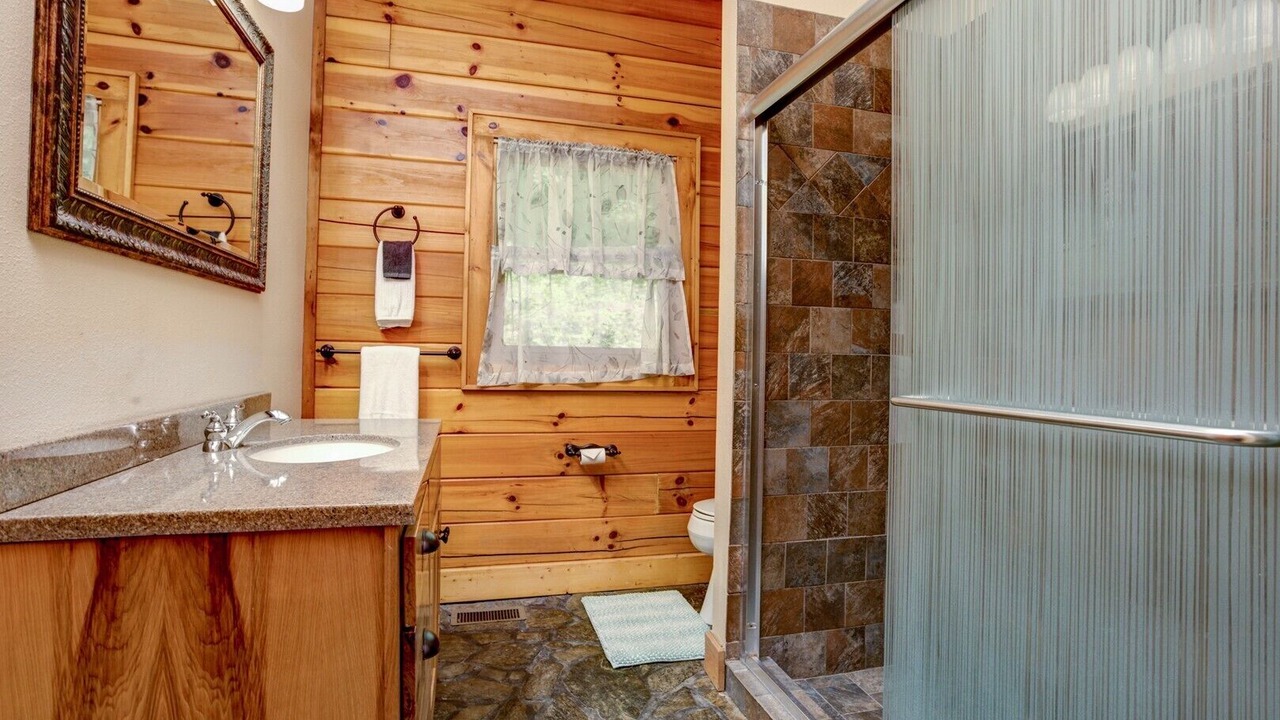 Photo of Bathroom in Maggie Valley