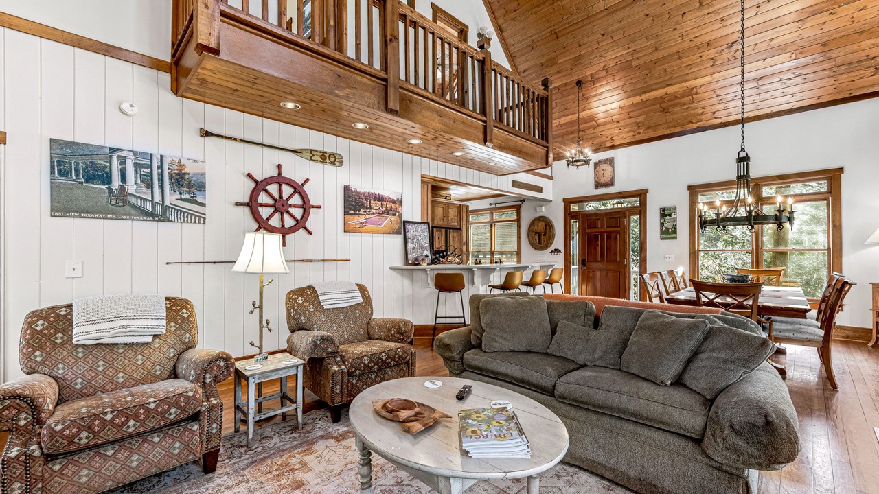 Photo of Livingroom in Lake Toxaway