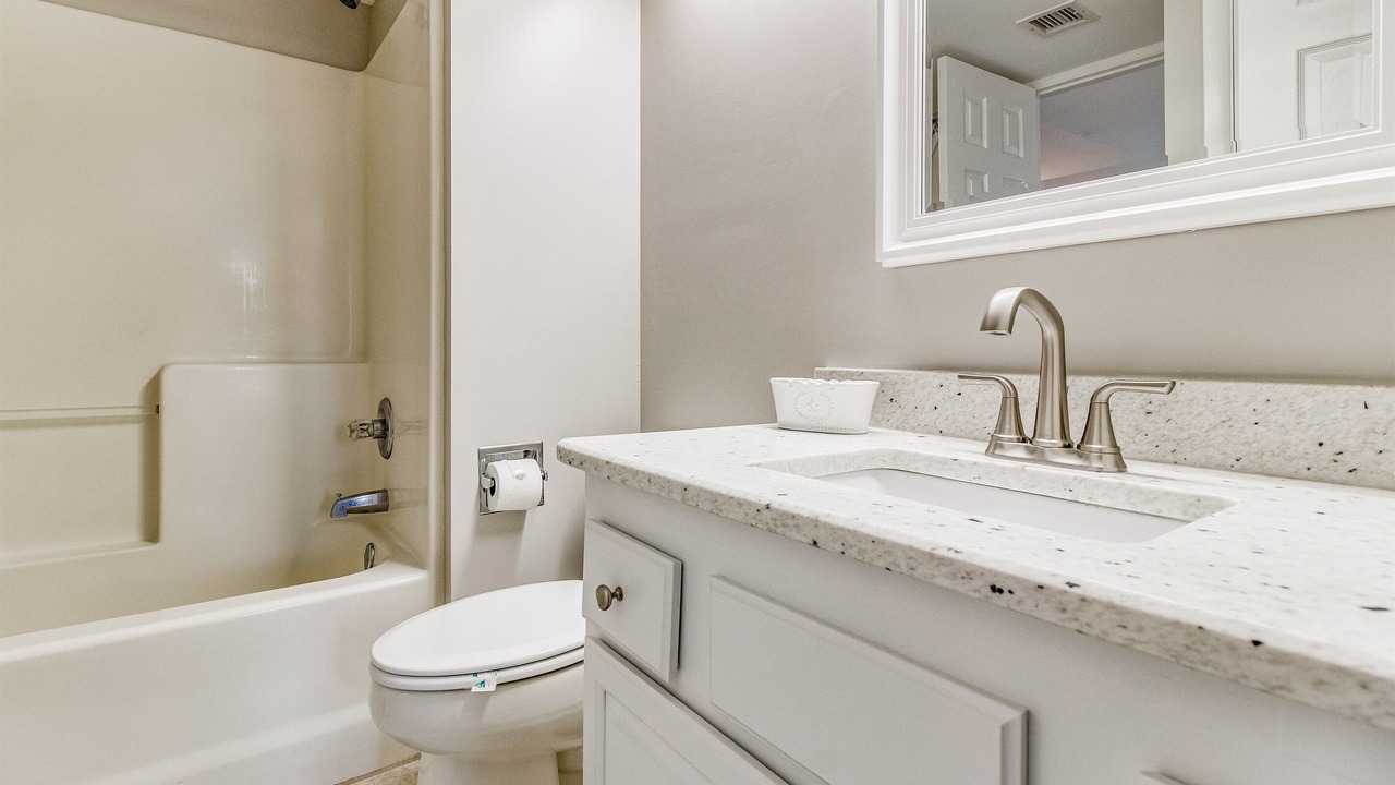 Photo of Bathroom in Orange Beach East