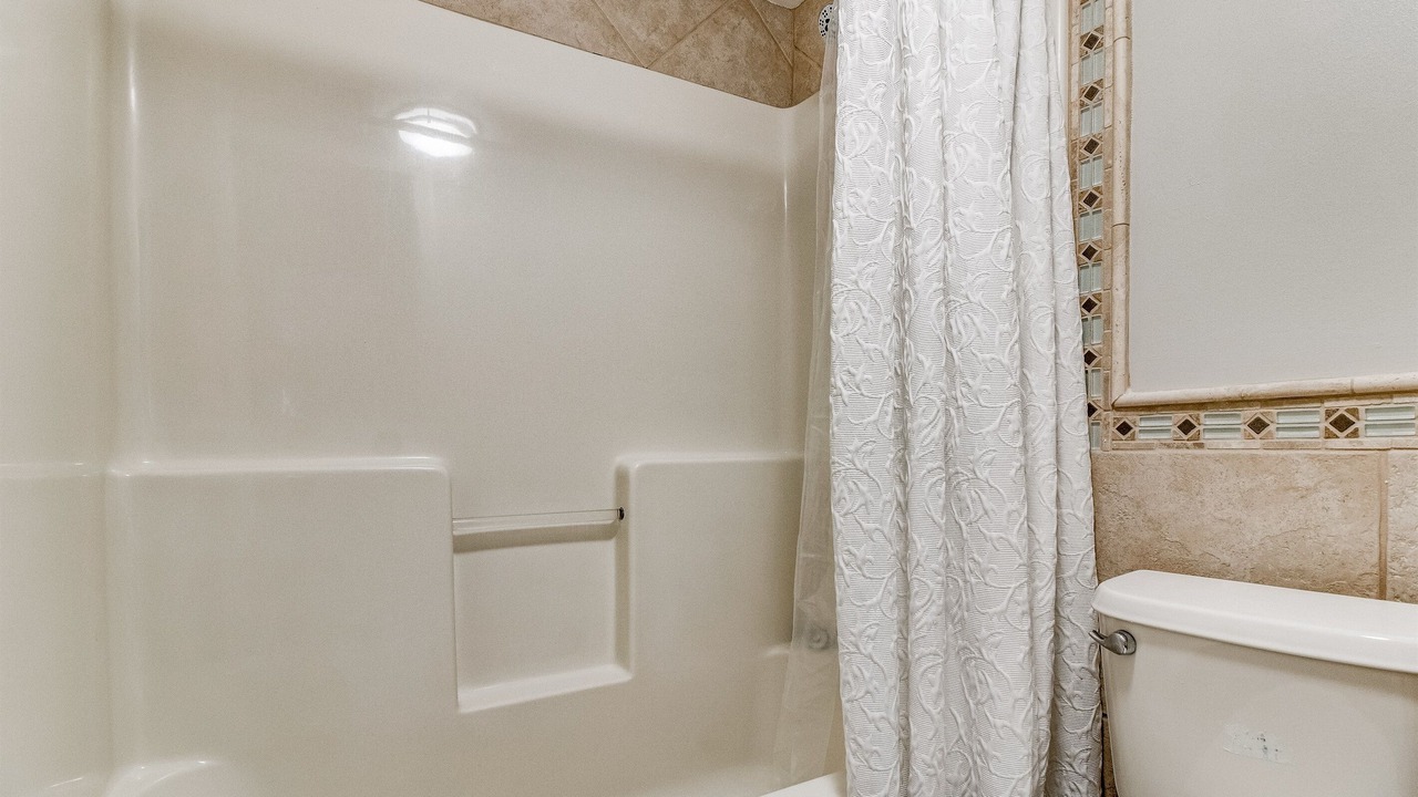Photo of Bathroom in Orange Beach East