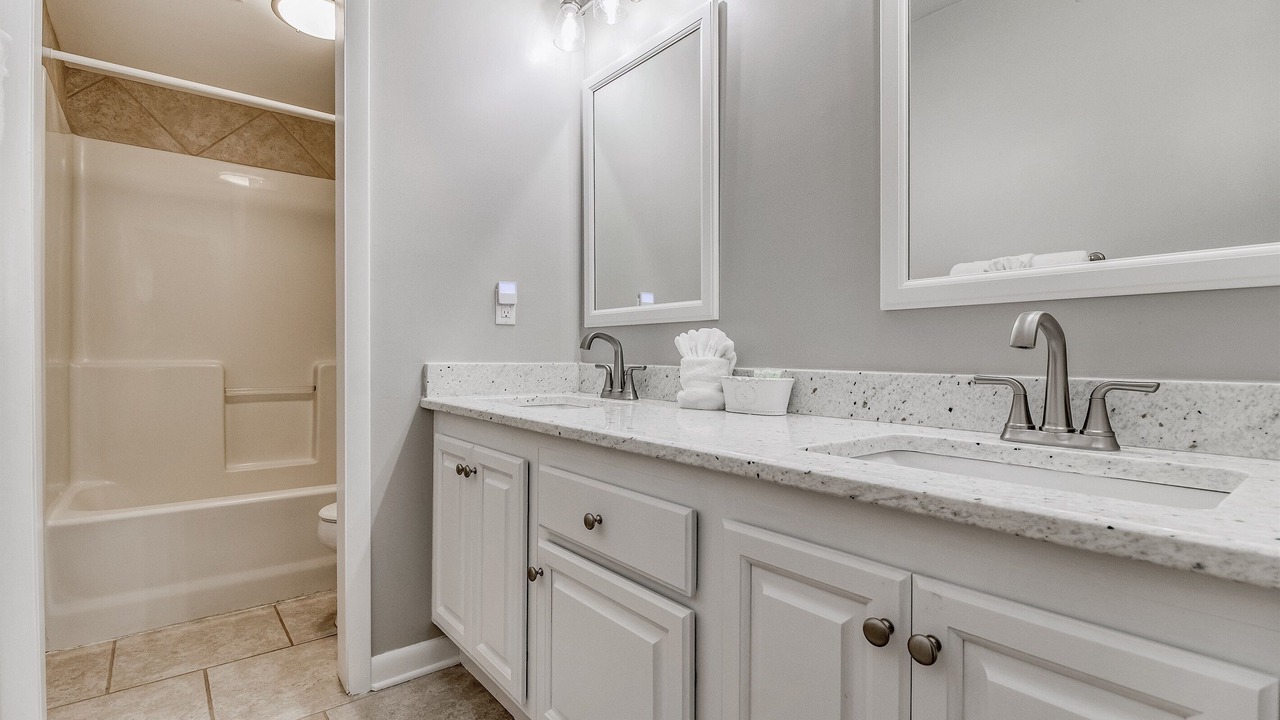 Photo of Bathroom in Orange Beach East