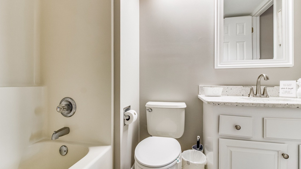 Photo of Bathroom in Orange Beach East