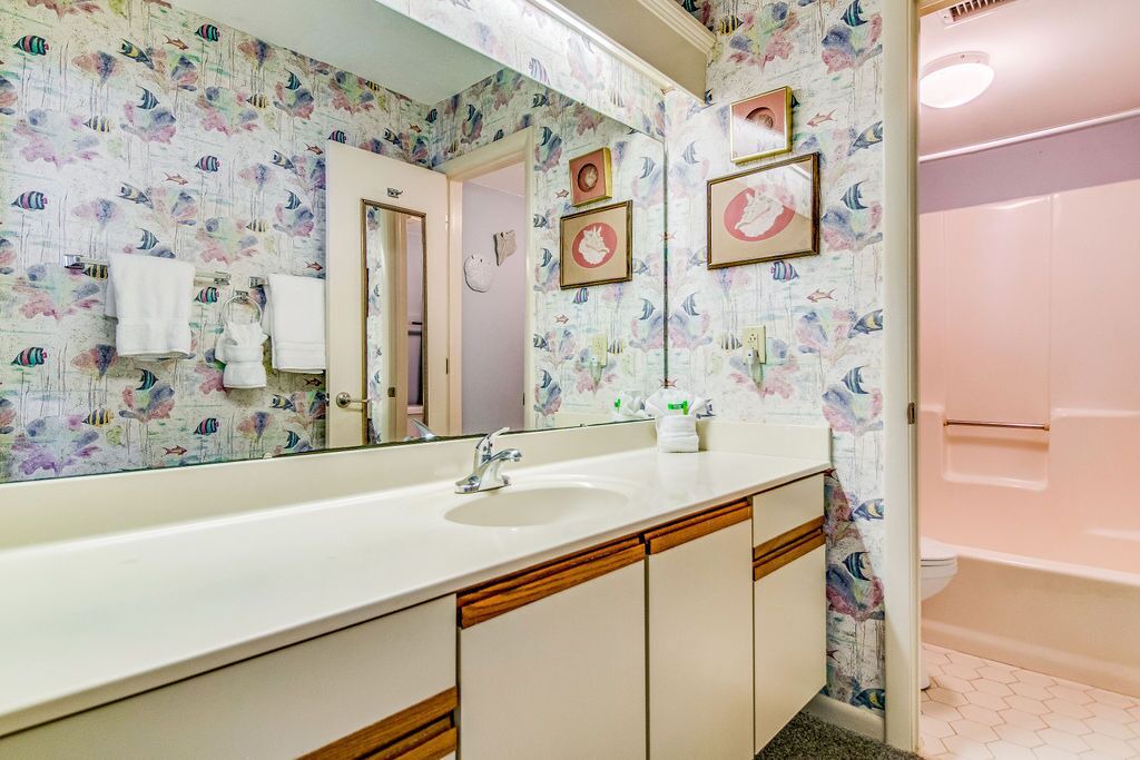 Photo of Bathroom in Orange Beach East