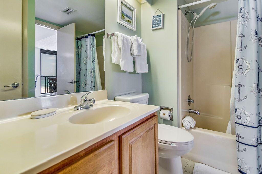 Photo of Bathroom in Orange Beach East