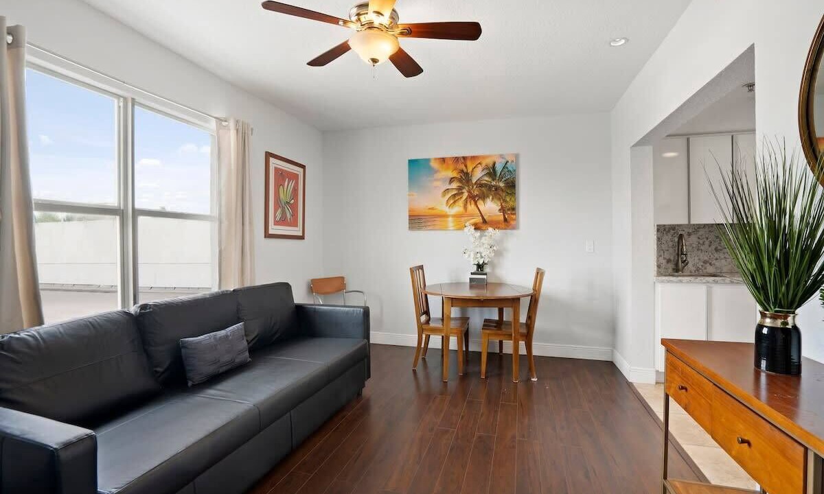 Photo of Livingroom in North Beach