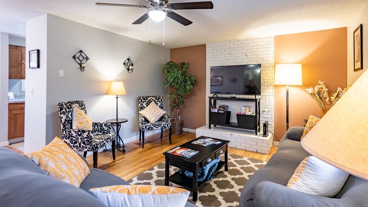 Photo of Livingroom in Marietta-Alderwood