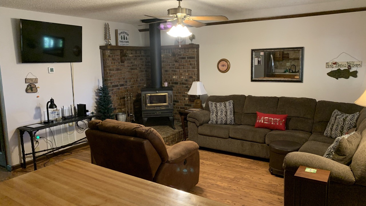 Photo of Livingroom in Guntersville