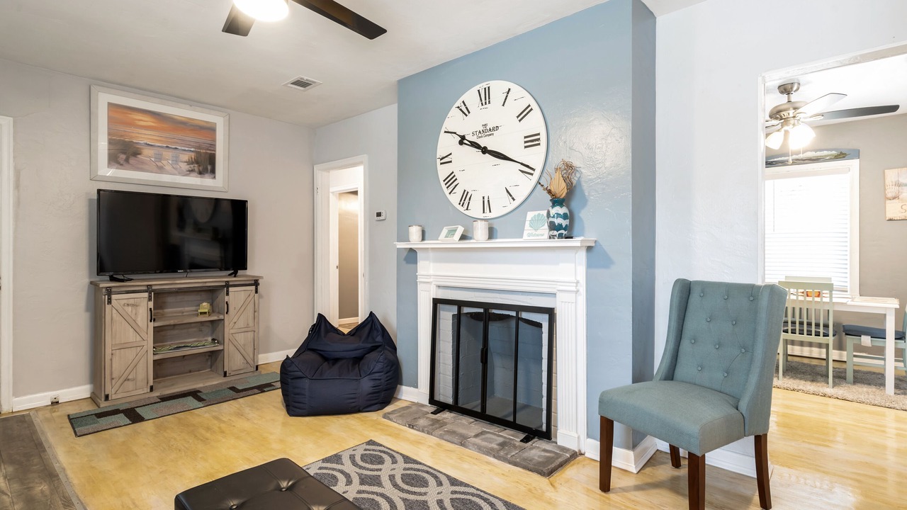 Photo of Livingroom in Dock Junction
