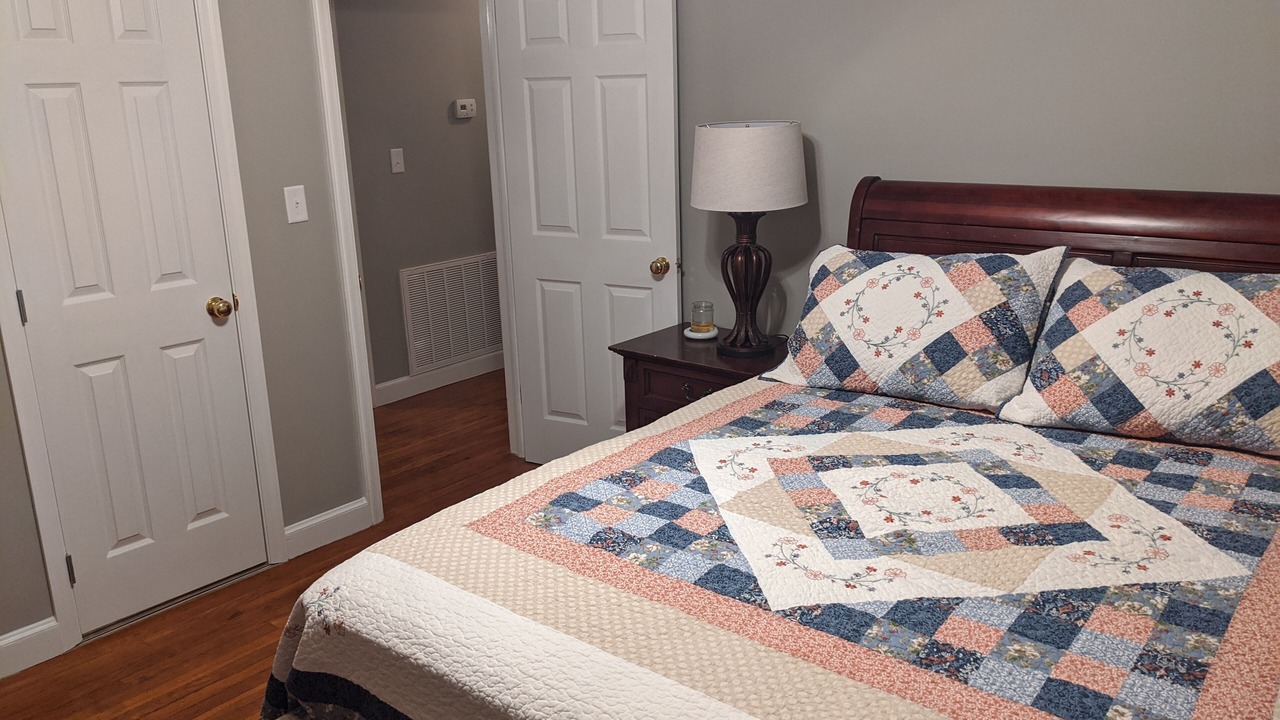 Photo of Bedroom in Guntersville