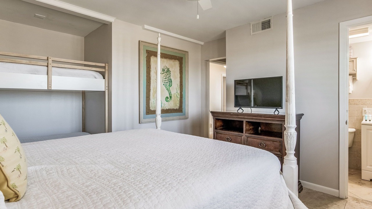Photo of Bedroom in Orange Beach East