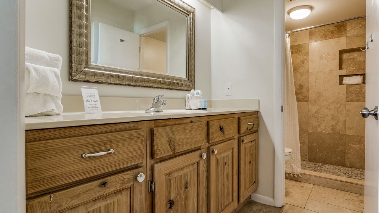 Photo of Bathroom in Orange Beach East