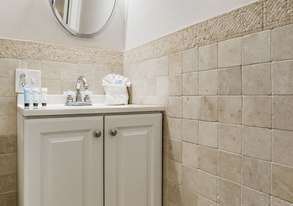 Photo of Bathroom in Orange Beach East