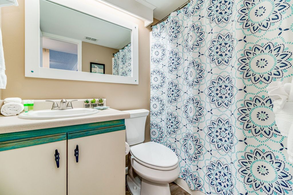 Photo of Bathroom in Orange Beach East