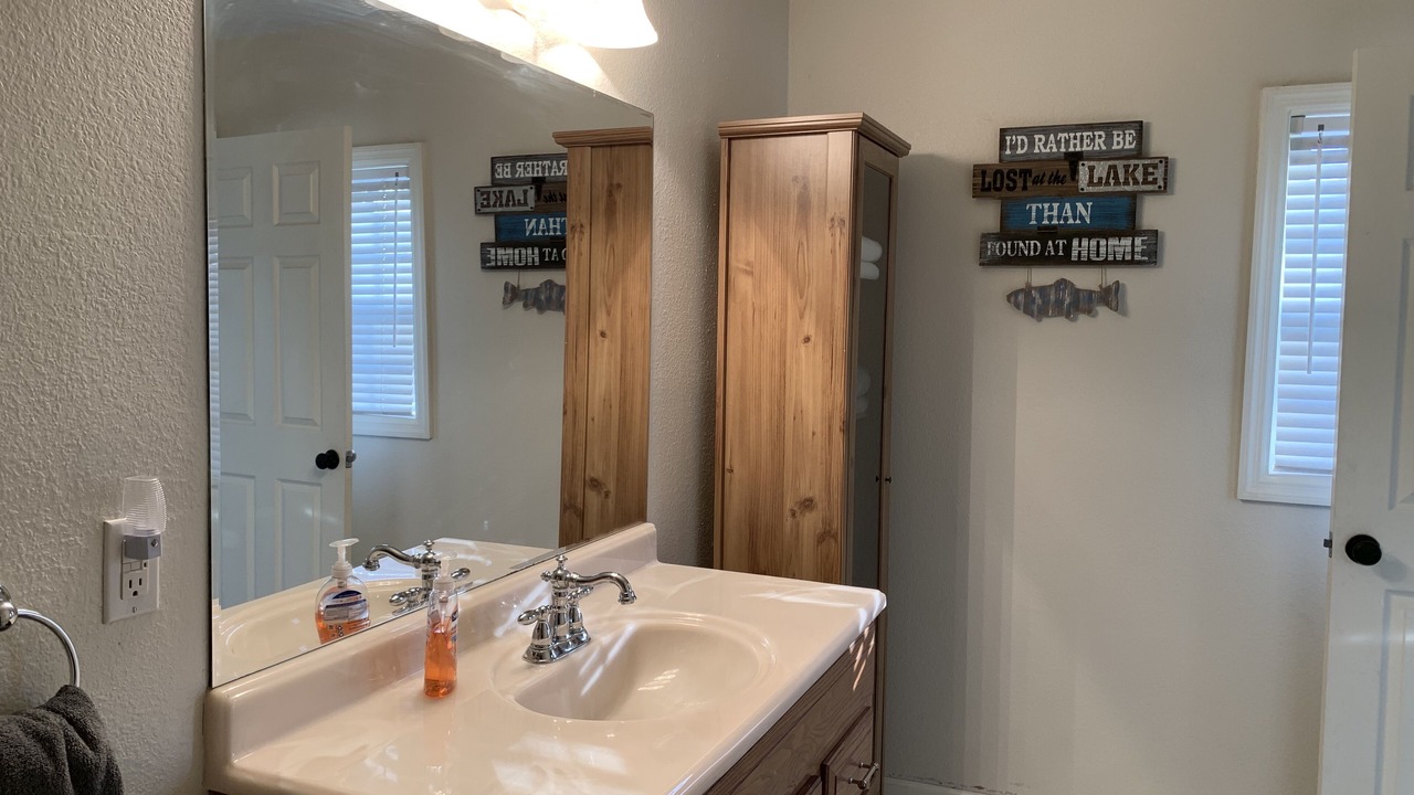 Photo of Bathroom in Guntersville