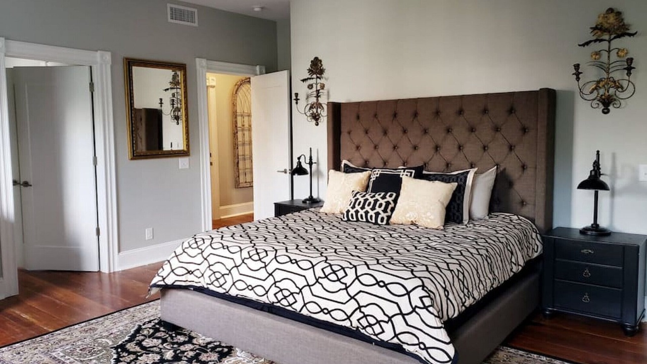 Photo of Bedroom in Historic District - North