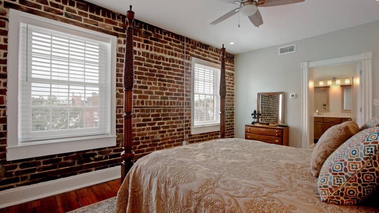 Photo of Bedroom in Historic District - North