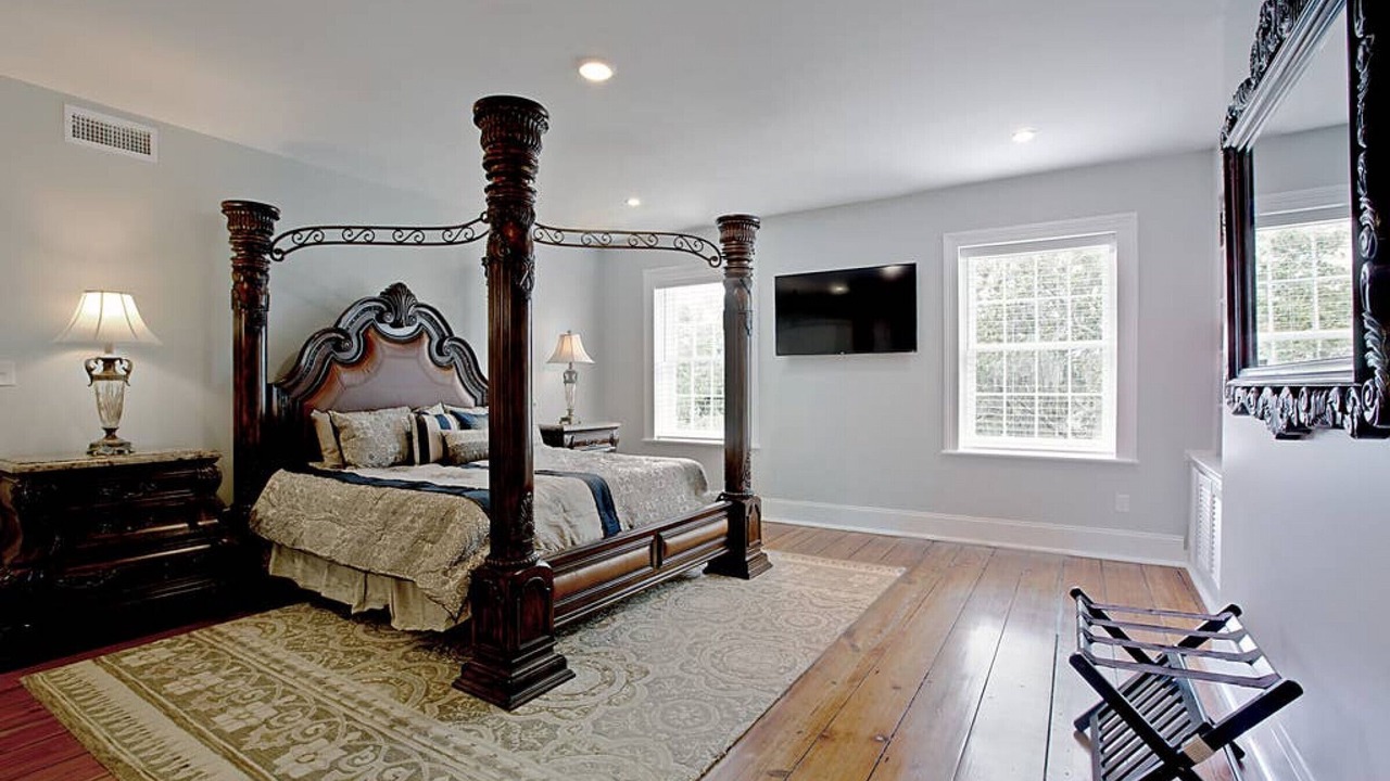 Photo of Bedroom in Historic District - North