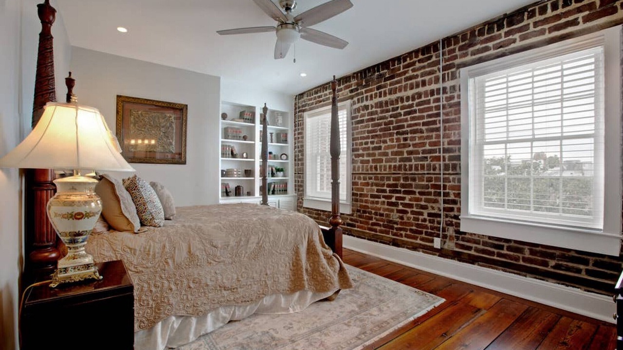 Photo of Bedroom in Historic District - North